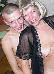 Incest-loving mom seduce her hot son in front of cams